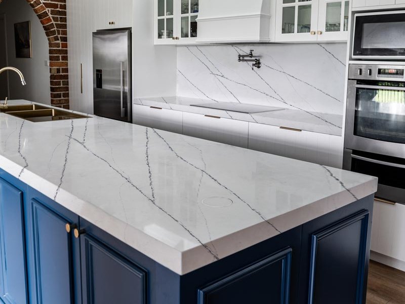 Classic calacatta bella quartz stratus countertops Slab 5079