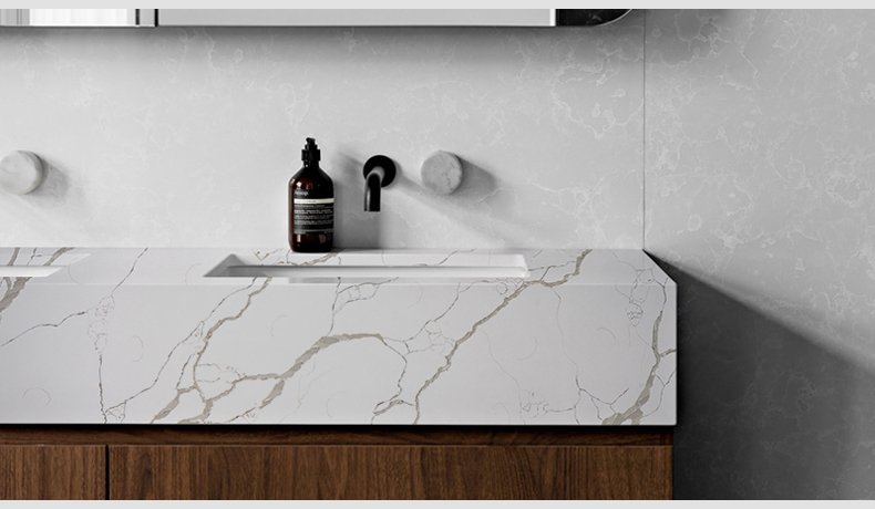 5068 Calacatta Venato  Quartz Golden Stripes 